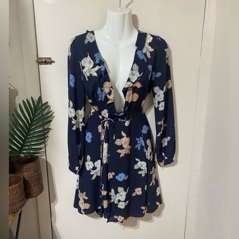 ASTR The Label Navy floral Ruffled wrap dress long sleeve NWOT small
